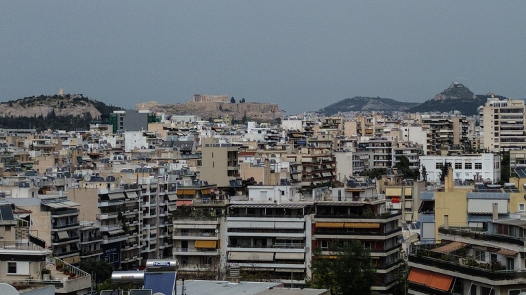 Κατάρρευση κτηρίου στα Πετράλωνα στην οδό Αλκμήνης 22 – Πληροφορίες για τέσσερις εγκλωβισμένους