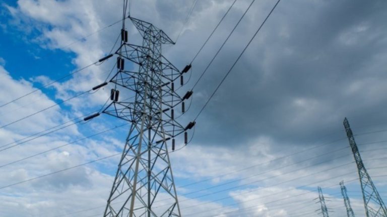 Ελεύθεροι με όρους και εγγύηση έως 50.000 ευρώ στους τρεις κατηγορούμενους για τις ρευματοκλοπές