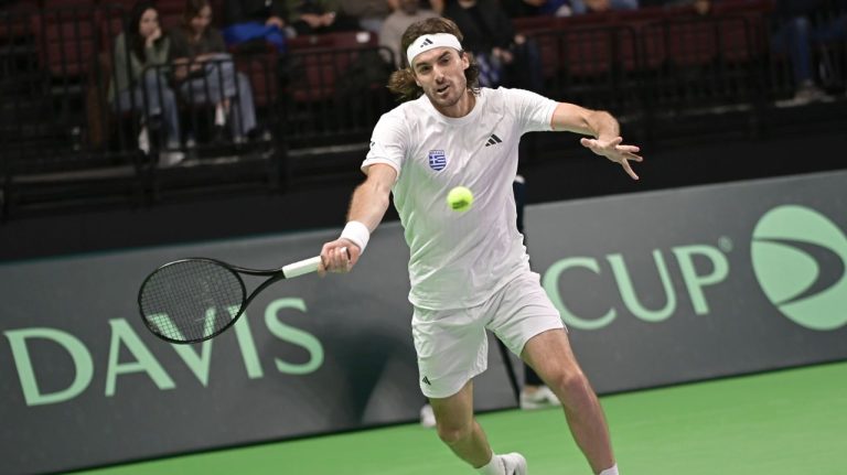 Wimbledon 2026: Η ώρα έναρξης και το κανάλι της πρεμιέρας του Στέφανου Τσιτσιπά!