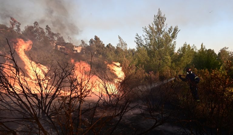 Υψηλός κίνδυνος φωτιάς σήμερα σε αρκετές περιοχές, σε «κίτρινο» συναγερμό και η Αττική