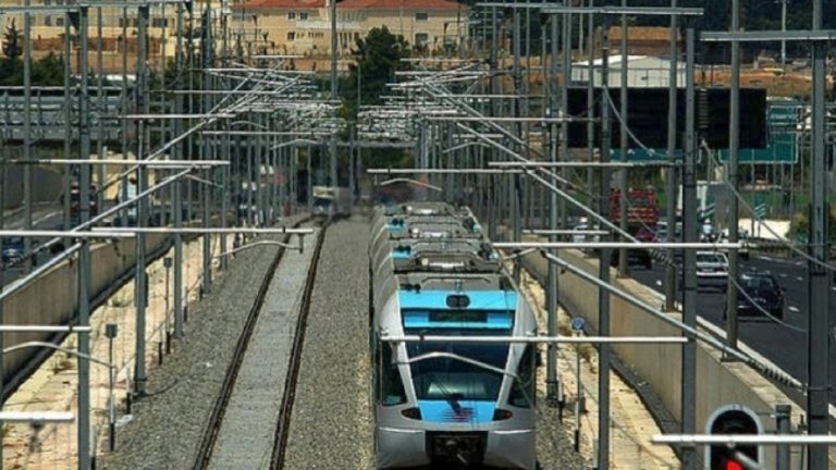 Απίστευτη ταλαιπωρία: Φωτιά σε τρένο μετέτρεψε το Λάρισα – Αθήνα σε 9ωρη οδύσσεια!