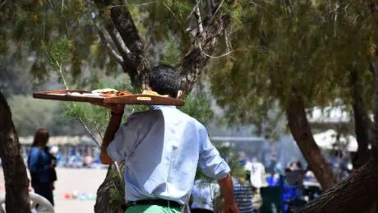 Έκρυψαν εργαζόμενους σε φέρετρα και ψυγεία για να γλιτώσουν τα πρόστιμα!