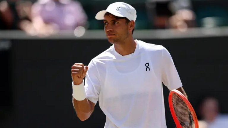 Wimbledon: Μετά από μάχη, ο Κομπόλι «καθάρισε» τον Ντε Μινόρ