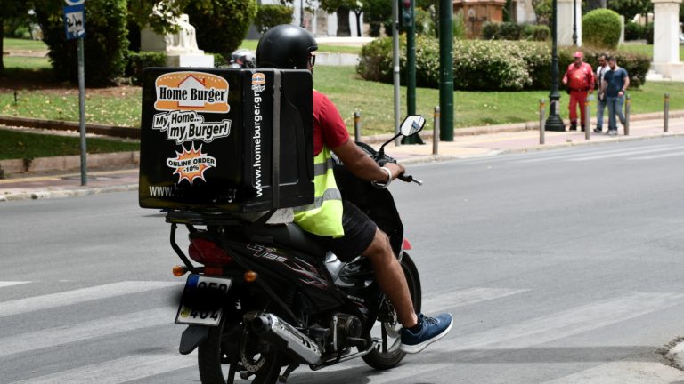 Χωρίς delivery ο τελικός του Μουντιάλ: Στάση εργασίας από τις 19:00 έως τα μεσάνυχτα