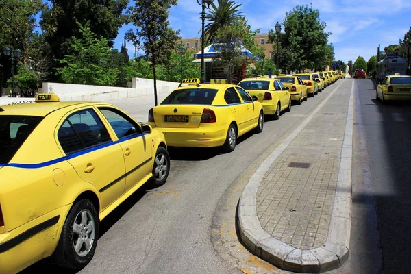 Συνελήφθη 21χρονος οδηγός ταξί που χρέωσε τουρίστες 175€ από το «Ελ. Βενιζέλος» μέχρι το κέντρο της Αθήνας