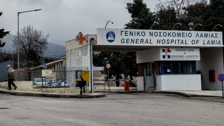 Τραγωδία στη Λαμία: 17χρονος κατέρρευσε σε πλατεία και πέθανε μπροστά στους φίλους του