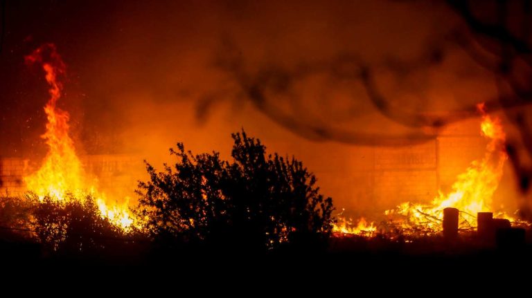 Νέο κύμα καύσωνα ενώ οι πυροσβέστες παλεύουν με τις φλόγες στην Ισπανία, έχουν καεί 750.000 στρέμματα