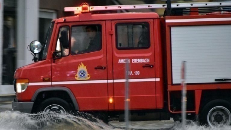 Υπό έλεγχο η φωτιά στα Σπάτα κοντά στο αεροδρόμιο