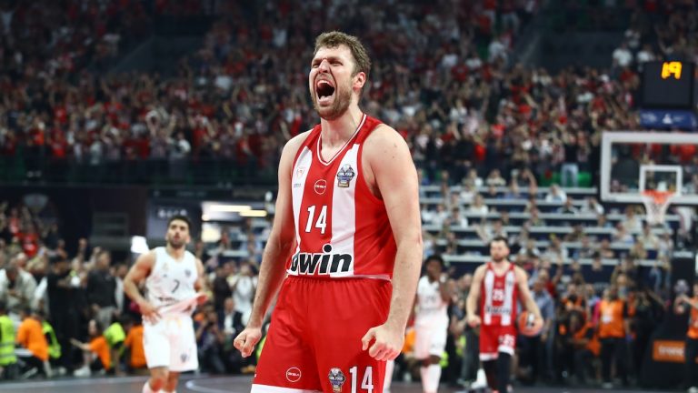 Πτυχιούχος ο Βεζένκοφ! (photo)