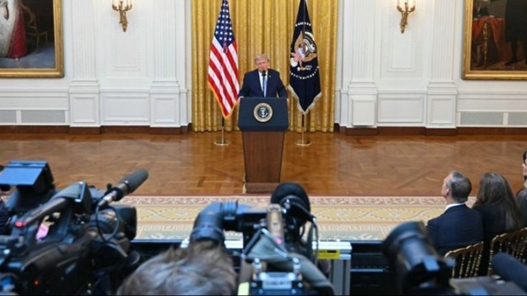 Ο Ντ. Τραμπ κατηγόρησε την Κίνα για «τη μεγαλύτερη πειρατεία εκλογικών δεδομένων στην ιστορία»