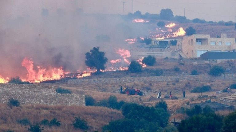 Μάχη με τις φλόγες σε Άγιο Βασίλειο Ρεθύμνου, Σητεία Κρήτης, Πλωμάρι Λέσβου