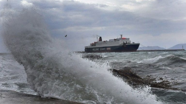 Απαγορευτικό απόπλου σε Ραφήνα και Λαύριο – Προβλήματα και στον Πειραιά