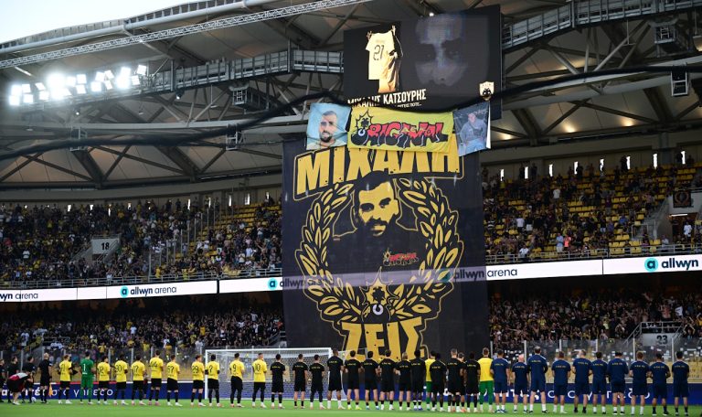 «Μιχάλη ζεις» – Ρίγη συγκίνησης στην Allwyn Arena για Κατσούρη και Λιάκκα στο φιλικό της ΑΕΚ! (videos)
