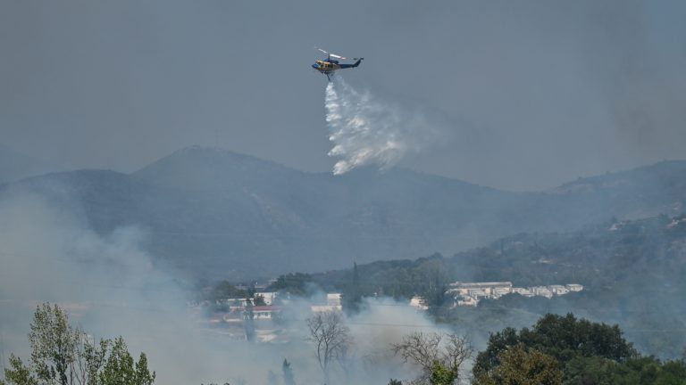 Φωτιά τώρα στο Στεφάνι Κορινθίας: Μάχη με τις φλόγες από αέρα και ξηρά – Εστάλη 112