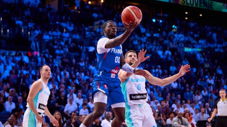 Περίπατος της Γαλλίας με 90-67 επί της Σλοβενίας, στο ρελαντί Φουρνιέ και Φρανσίσκο
