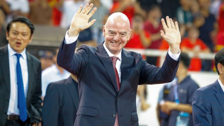 FIFA: Πληρώνει για τη δημόσια εικόνα του Ινφαντίνο