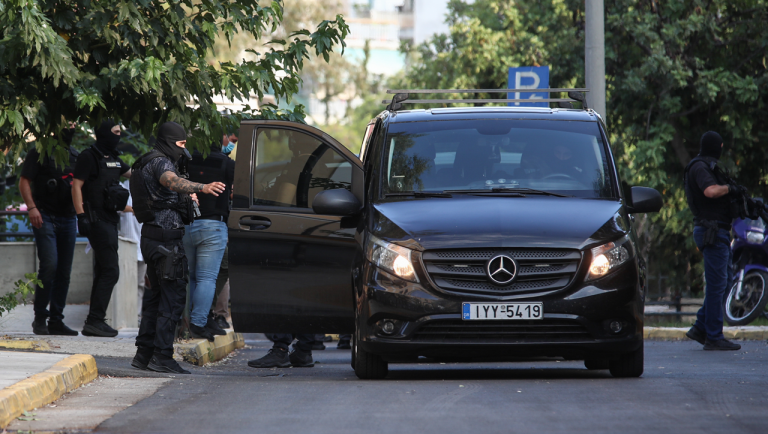 Υπόθεση Marfin: Το χρονικό της σύλληψης στο Μπράιτον και η μεταγωγή της 46χρονης στην Αθήνα!