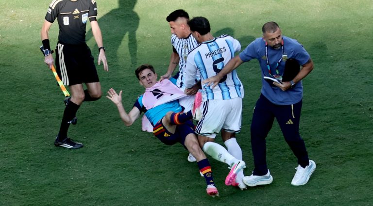 Ισπανία – Αργεντινή: Βαριές «καμπάνες» από τη FIFA σε Παρέδες και Μολίνα