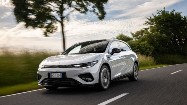 To ολοκαίνουργιο Leapmotor B05 είναι ένα δυναμικό hatchback με κουπέ αύρα