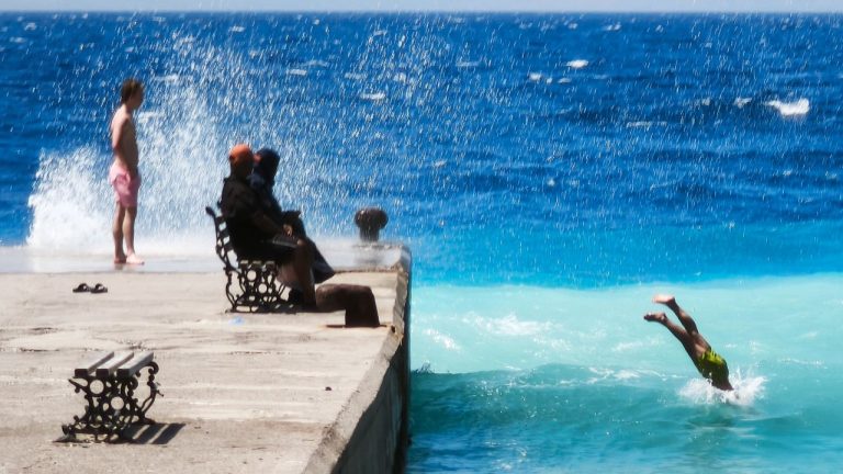 Αίθριος καιρός και υψηλές θερμοκρασίες την Τετάρτη — Έως και 39°C το θερμόμετρο