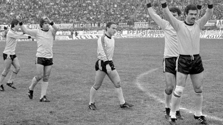 Σαν σήμερα, 03 Σεπτεμβρίου 1978: Η μέρα που ο Μίμης Δομάζος φόρεσε τα κιτρινόμαυρα της ΑΕΚ!