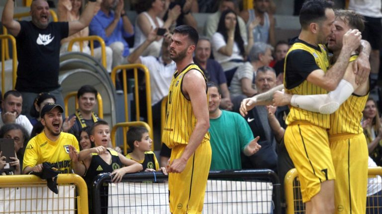 Ηλυσιακός: Απομάκρυνση για το σχόλιο κατά του Σιαμπάνη (pic)