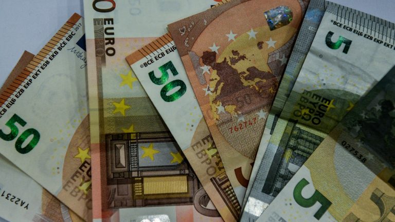 ΔΥΠΑ: Ξεκινά η υποβολή αιτήσεων για το ειδικό εποχικό βοήθημα!