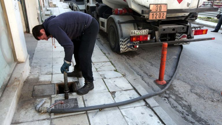 Ενεργειακός χειμώνας: Κυβέρνηση και διυλιστήρια ρίχνουν €0,40 το πετρέλαιο θέρμανσης, έρχεται «ευέλικτο» πακέτο στήριξης