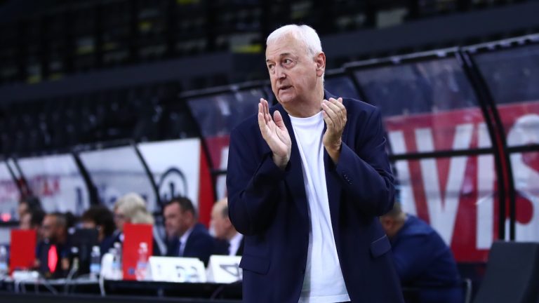 Σάκοτα: «Θέλουμε να έχουμε περισσότερους παίκτες στις προπονήσεις και καλύτερους στο παιχνίδι»