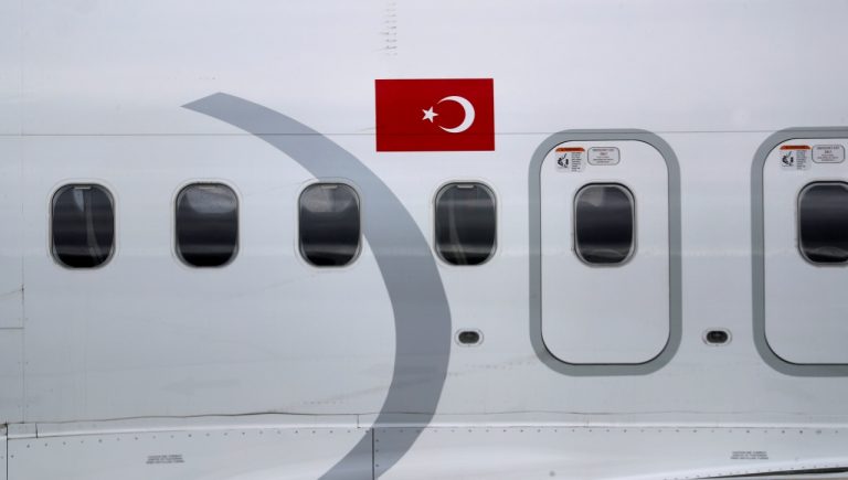 Η Τουρκία αναστέλλει όλες τις πτήσεις προς Ιράν λόγω αμερικανικών κυρώσεων