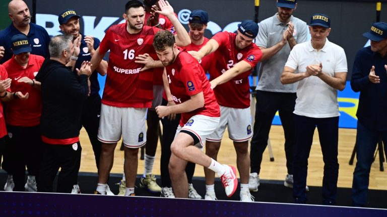 Βεζένκοφ: «Κατακτήσαμε τον πιο μικρό στόχο της σεζόν, έχουμε άλλους τρεις»! (video)