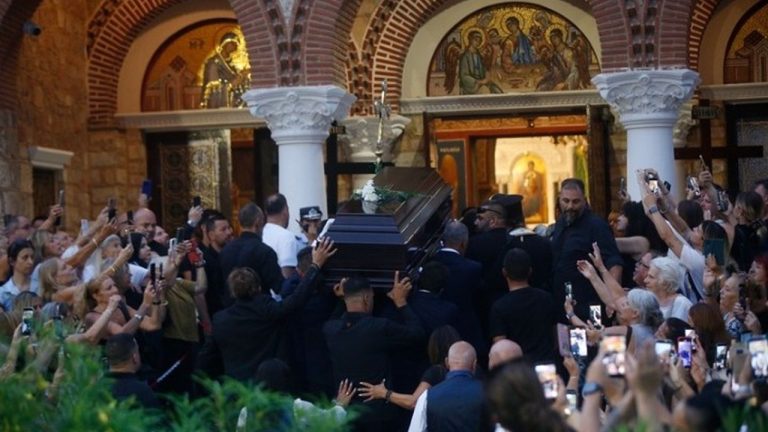 Στη μία το μεσημέρι από τον ΙΝ Αγ. Τριάδας η εξόδιος ακολουθία για τον Γιώργο Μαζωνάκη