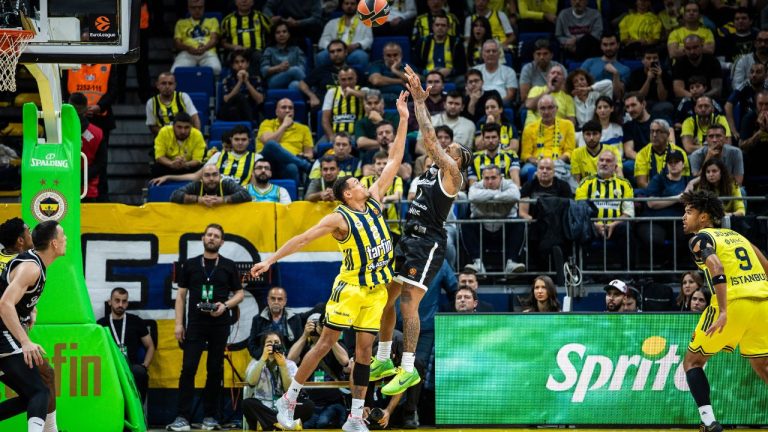 Φενέρμπαχτσε – Παρτίζαν 74-65: Ρεκόρ με 14 μπλοκ και 4-1 η Φενέρ!