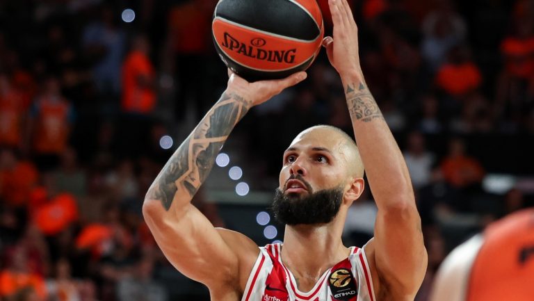 Φουρνιέ: «Ήταν ένα τρομερό comeback – Πρέπει να είμαστε πιο συνδεδεμένοι» (video)