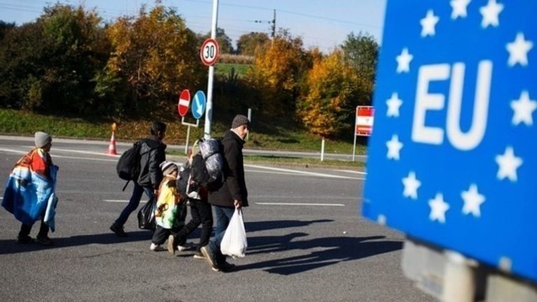 Στο Συμβούλιο Εσωτερικών Υποθέσεων η ελληνική πρόταση για το μεταναστευτικό – Στο επίκεντρο ο έκτακτος μηχανισμός και τα Return Hubs